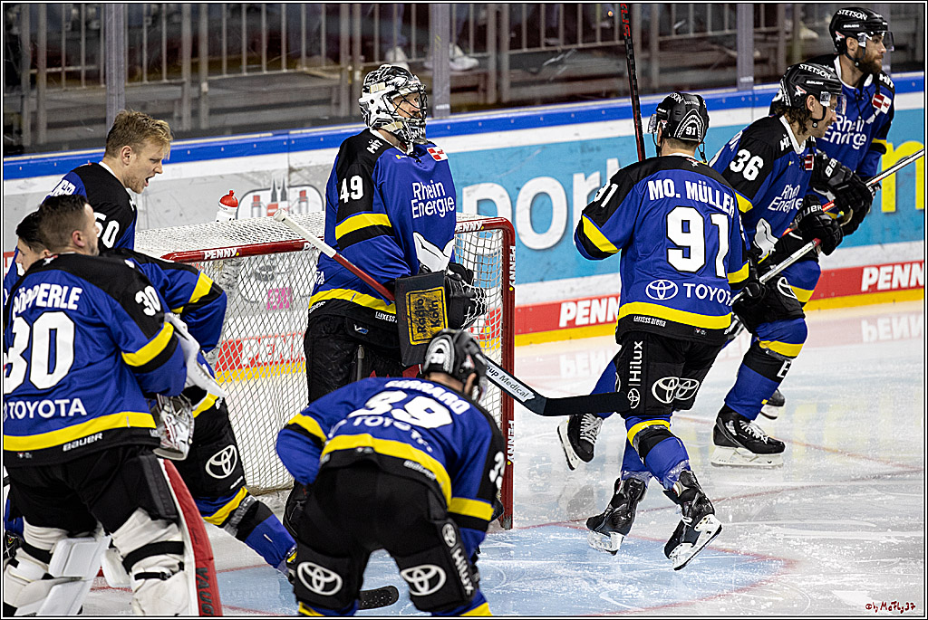 PENNY DEL;  Koelner Haie - Grizzlys Wolfsburg; Koeln, 25.11.2021